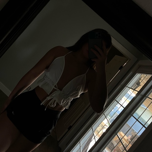 White tie up top - Picture 2 of 3